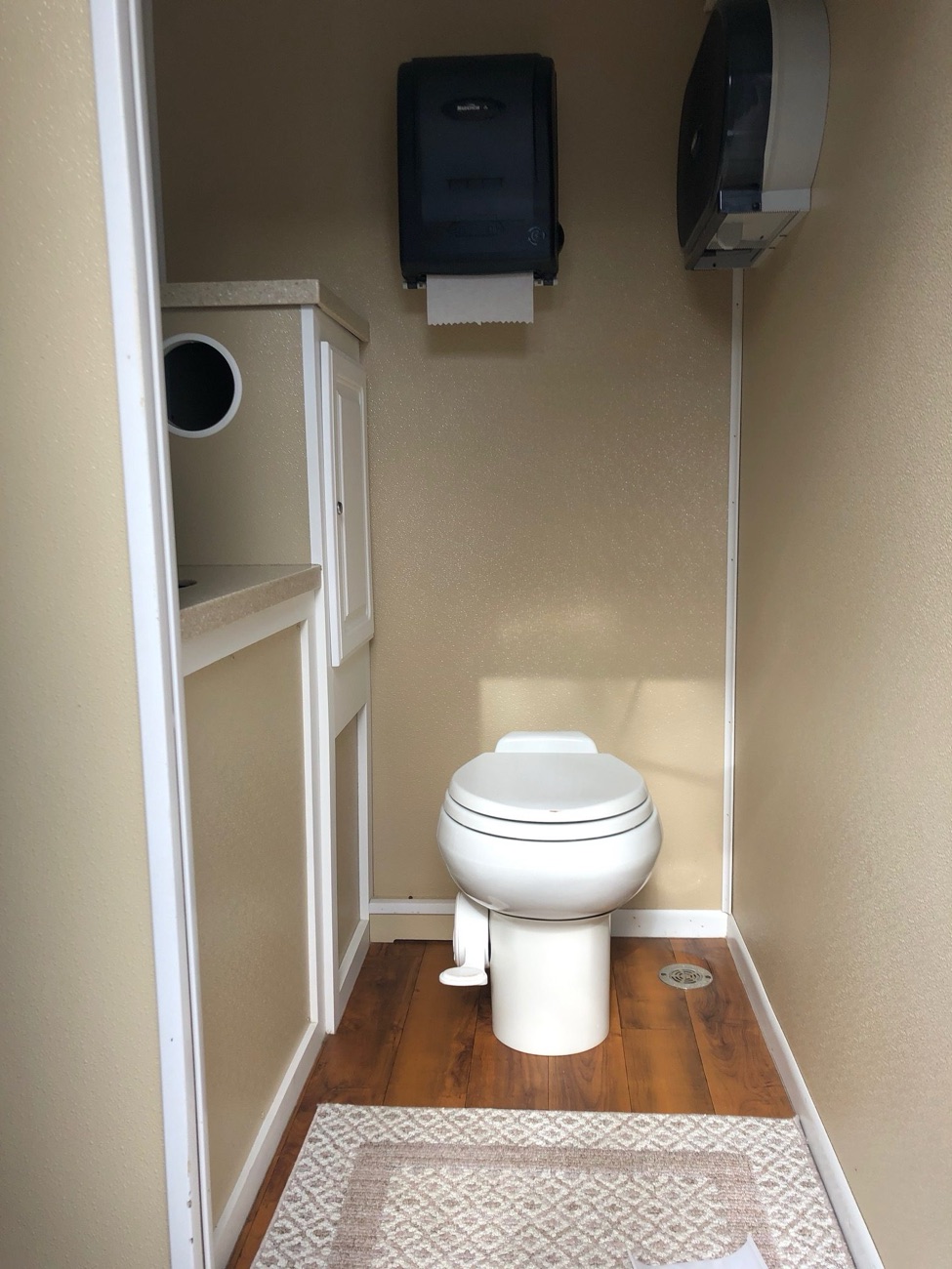 2 Stall Jag Trailer view 4
