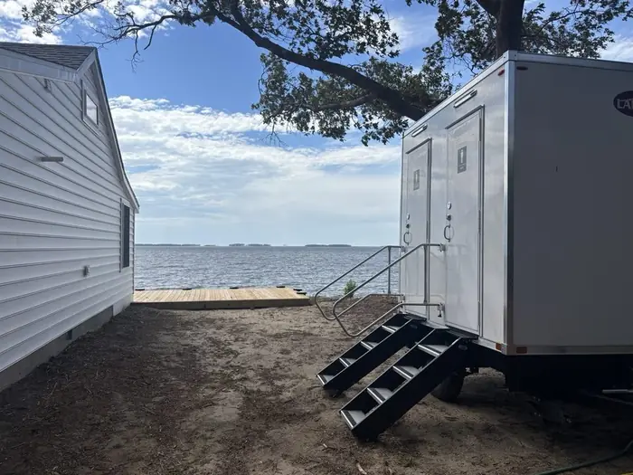 2 Stall Lang Trailer view 2