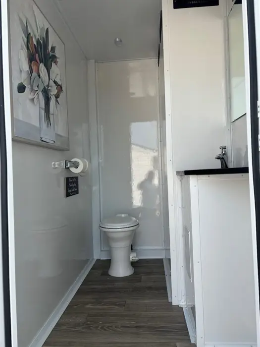 2 Stall Lang Trailer view 4
